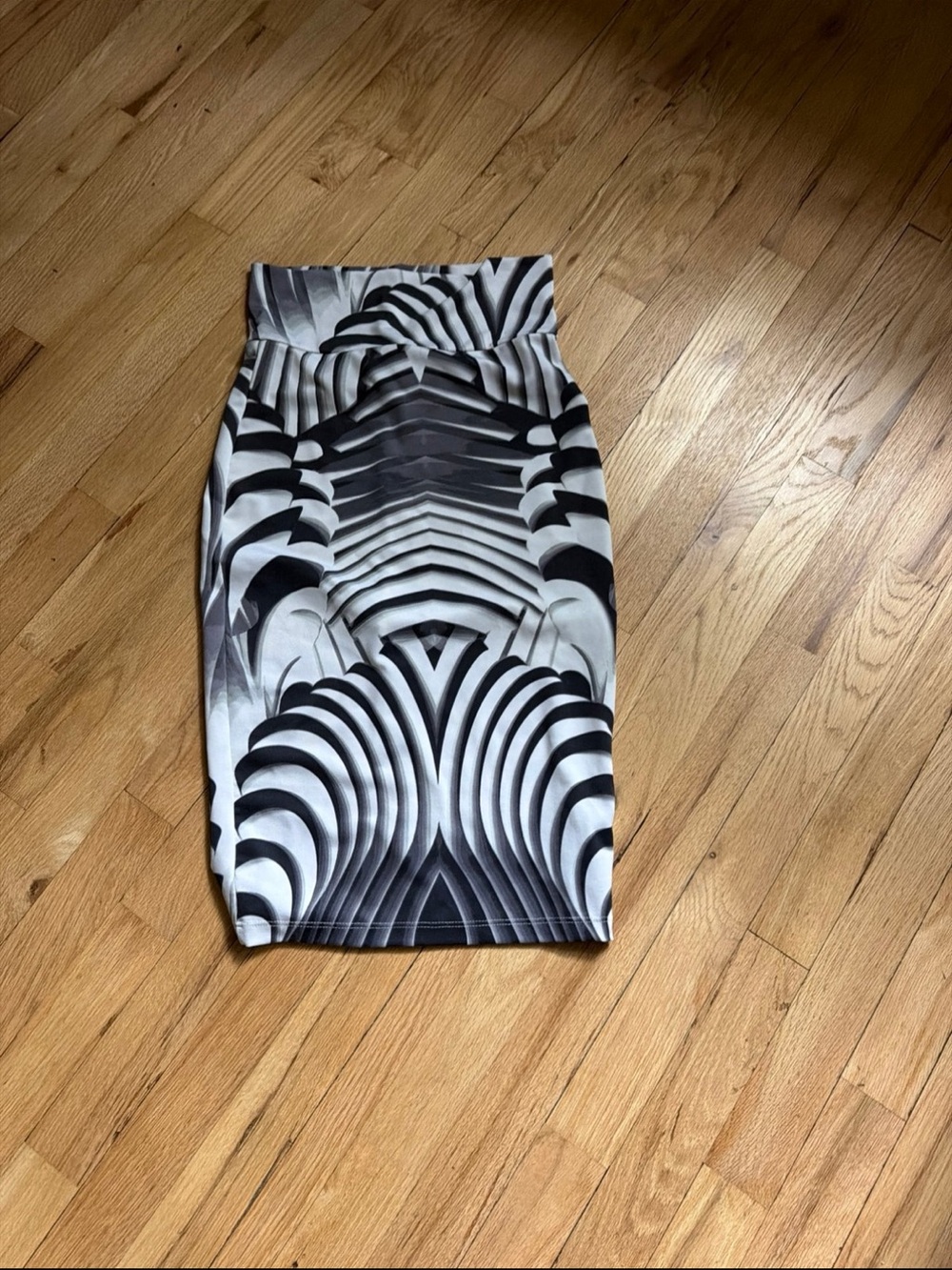 BEBEBlack and White Patterned Pencil Skirt